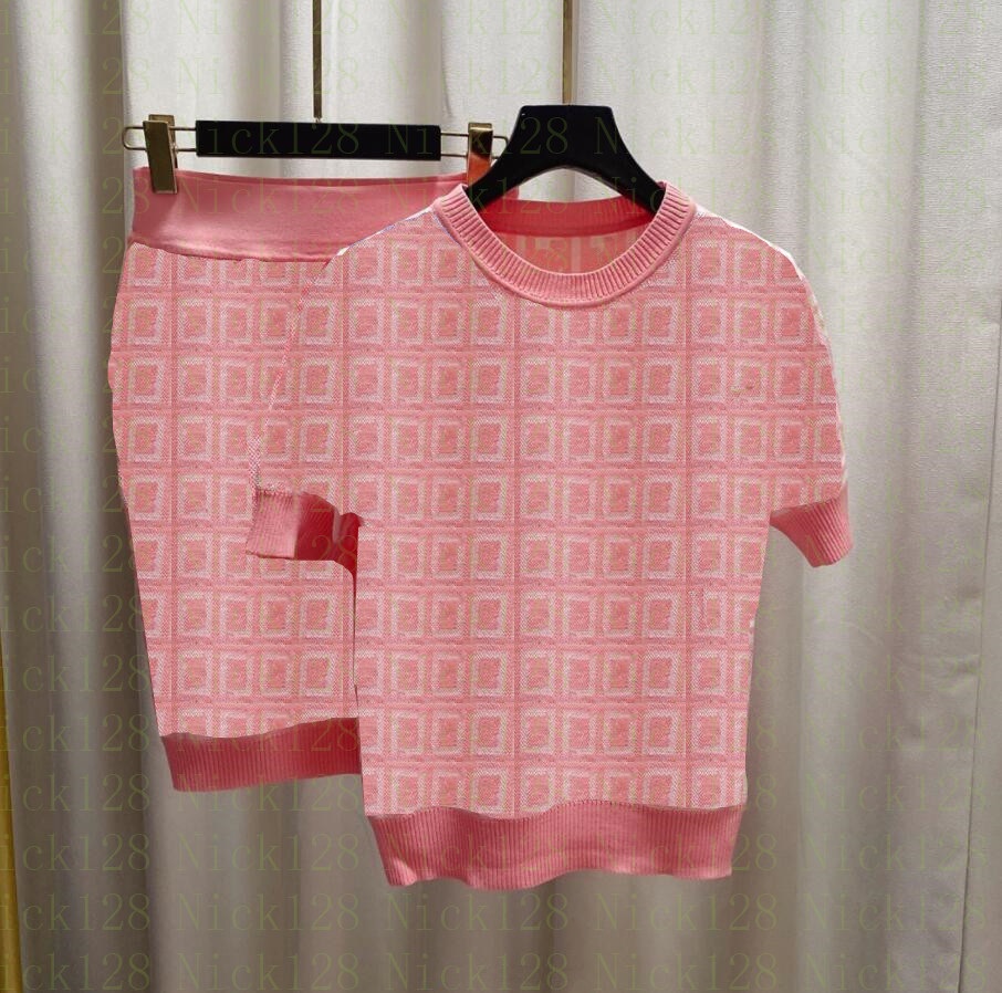 

22 women's knitted honeycomb jacquard letters T-shirt + skirt suit high-end heavy industry curved beads fabric 418, Customize