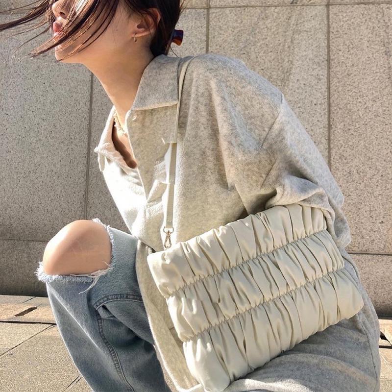 

Evening Bags Korean Brand 2022 Niche Women Pleated Cloudy Bag Versatile Vertical Wrinkled Messenger Shoulder Female Handbag 7ZIUEvening, Black