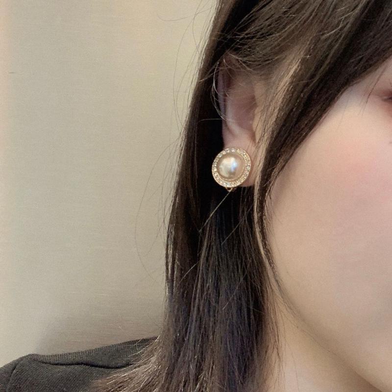 

Clip-on & Screw Back Amorita Boutique Vintage Pearl Clip Earrings Classic Stud For Lady Girl Daughter Gift Smal Accessories