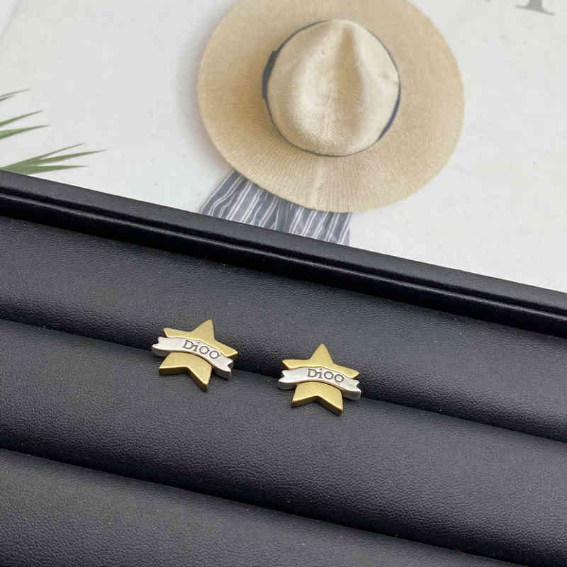 D Collier familial Nouvelle lettre à cinq boucles d'oreilles pointues légères luxe de luxe Clicule chaîne2022 Brand Design de mode luxe