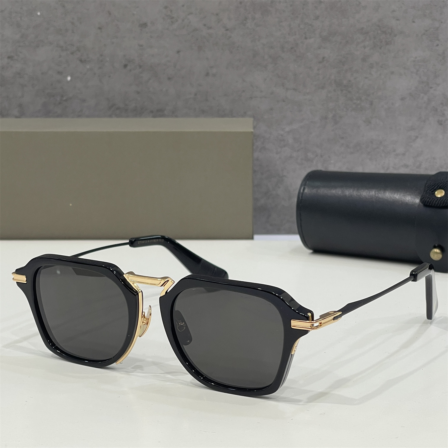 

Luxury Designer Sunglasses For Men Women Vintage Retro Mens Woman Square Fashion Frame Full Frame Zonnebril Eyewear Driving UV 400 Lens 413