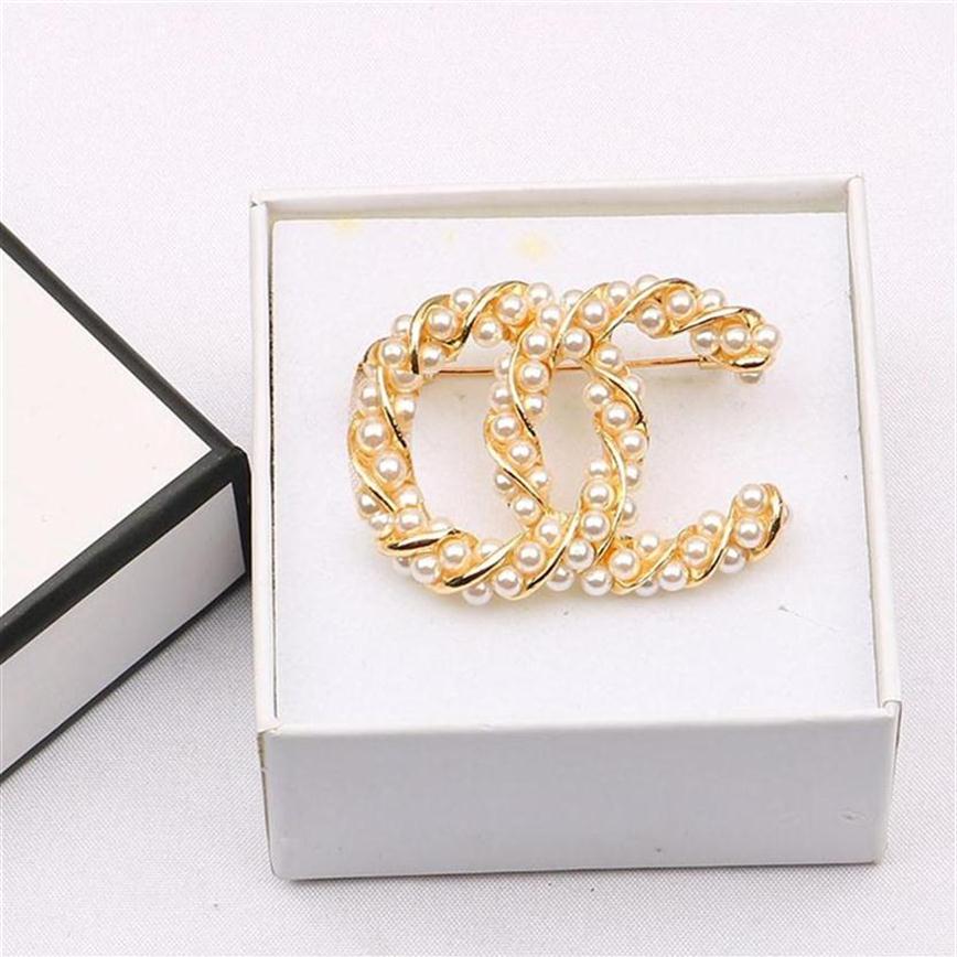 

Luxury Designer Brand Letter Brooches 18K Gold Plated Inlay Pearl Crystal Rhinestone Jewelry Women and Men Metal Brooch Pin Marry 271L