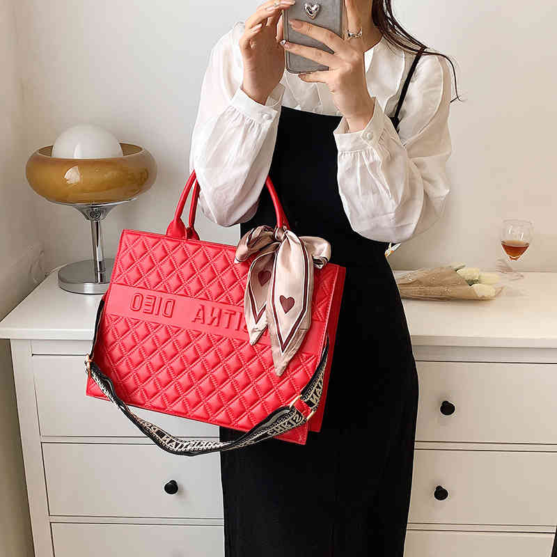 High Large Capacity Bag Women's 2022 Summer and Winter New Versatile Womens Style Portable Tote Fashion Single Shoulder Messenger Female Bag