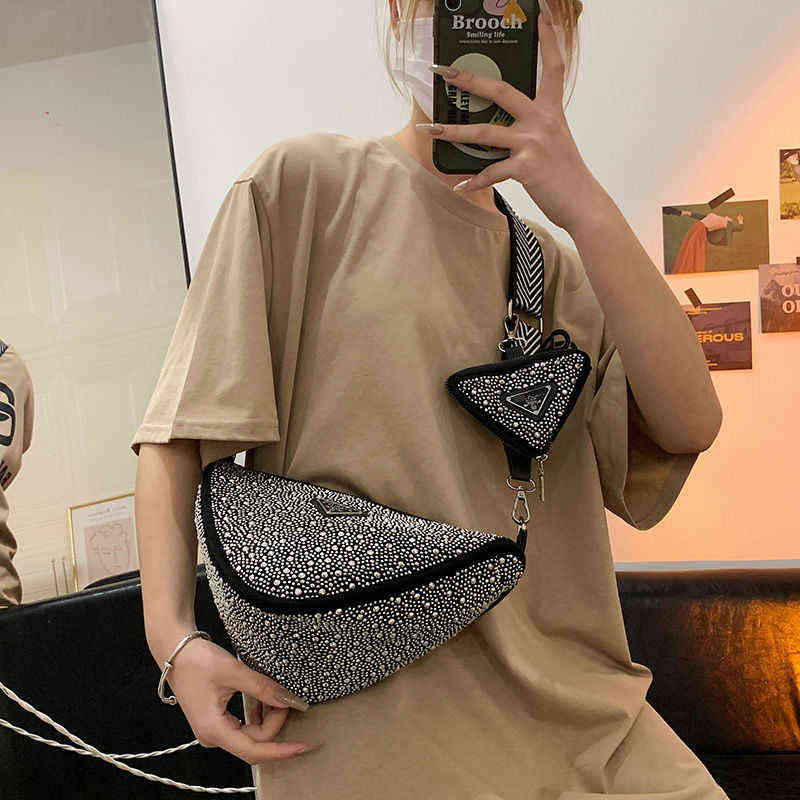 

Handbags Outlet 2022 new shiny waist style personalized trend single shoulder INS versatile large capacity messenger bag, Black (free gift upon order)