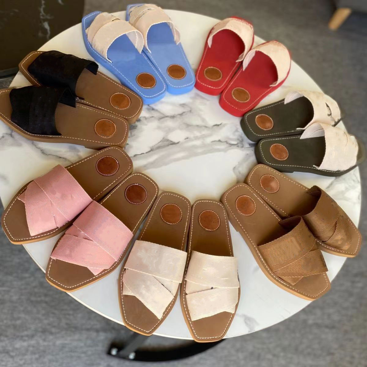 Slipnes de créateurs de dames boisées avec des chaussures Mueller, tissu brodé sans pollution respectueux de l'environnement léger et facile à po