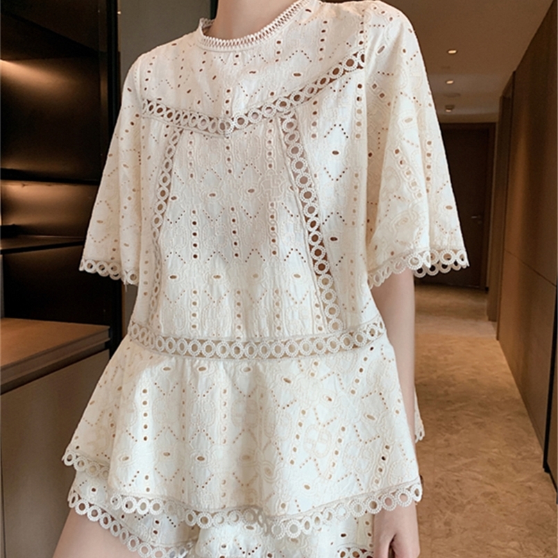 

Women 2 Piece Sets French Vintage Summer Hollow Out Lace Round Collar Tshirt Shorts Suits Fashion Elegant Female Set 220613, Picture color