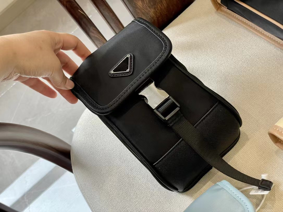 

Designer Phone Bag Men and Women Luxurys Shoulder Bags Fashion Crossbody Purse Nylon Messenger-Bag High Quality Packs, Black