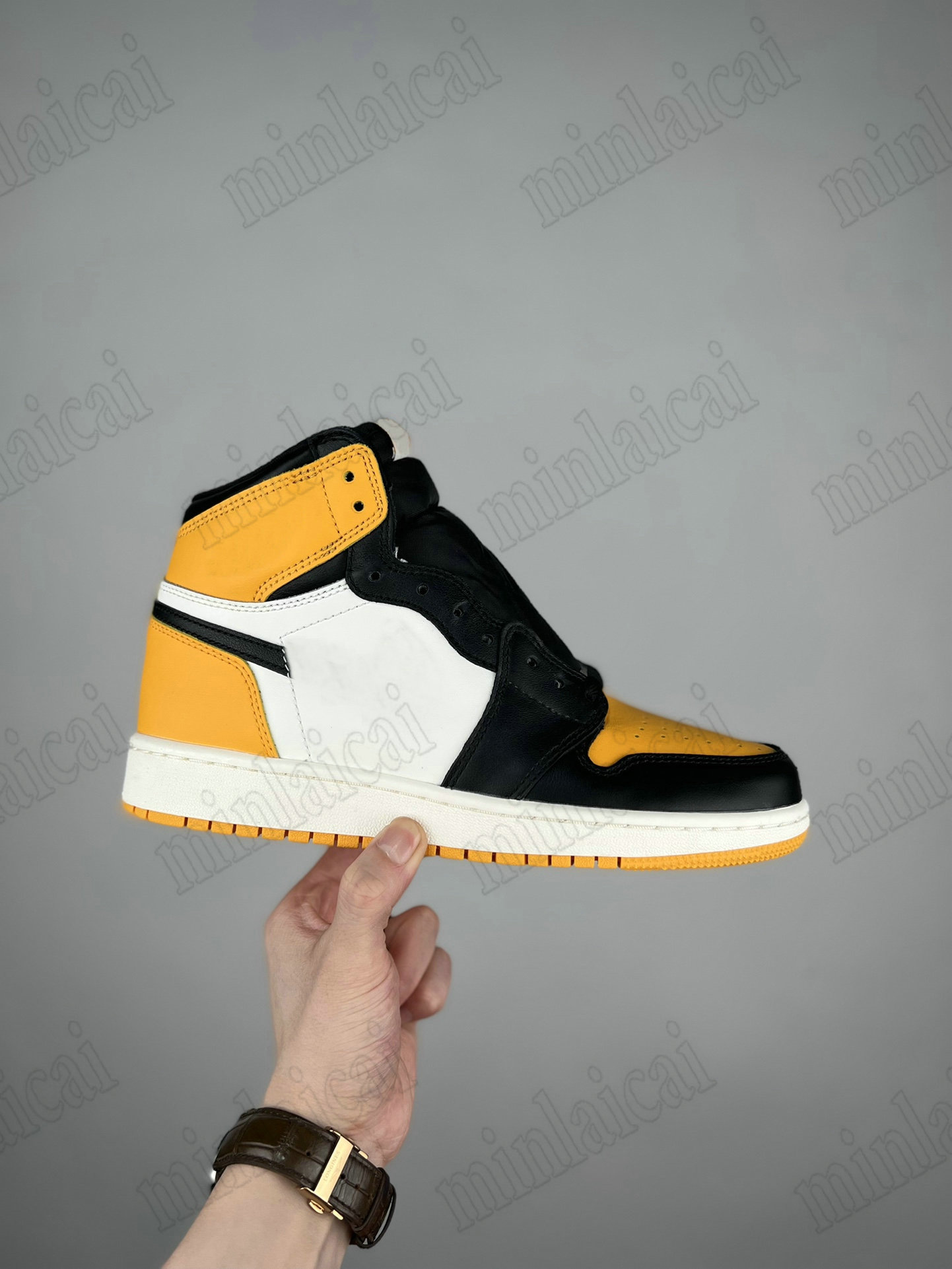 

1 High OG Yellow Toe Retro Men Basketball Shoes 1s Taxi Designer Sports Sneakers Trainers Black/Taxi-White 555088-711