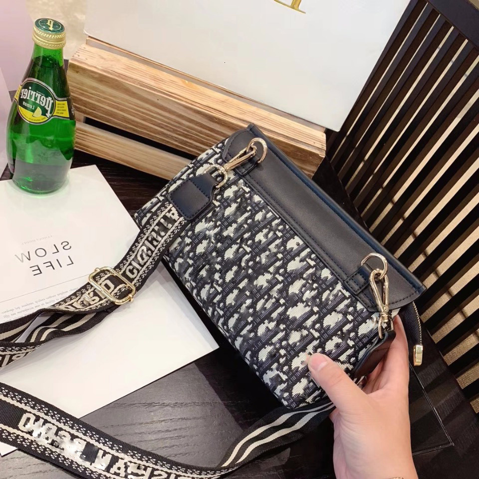 Designer bags One Shoulder Wide Band Half Moon Bag Hardware Women's Letter Embroidery Knitting Canvas Crescent