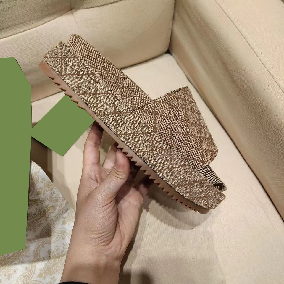 

2021 high quality new women's classic slippers luxury designer shoes canvas rubber non slip soled sandals leisure fashion beach slippers, White