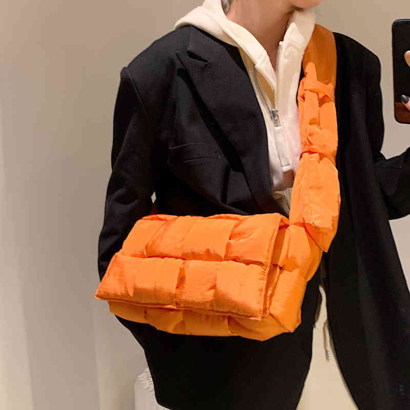 

Venetas Handbag Bottegav woven women's 2022 fashion nylon cloth pillow bag versatile leisure niche Single Shoulder Messenger Bag HXL1, Black