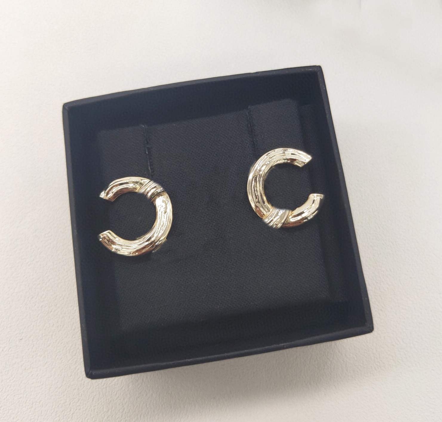 

2022 Top quality charm stud earring in 18k gold plated for women wedding jewelry Simple design gift have box stamp PS7840