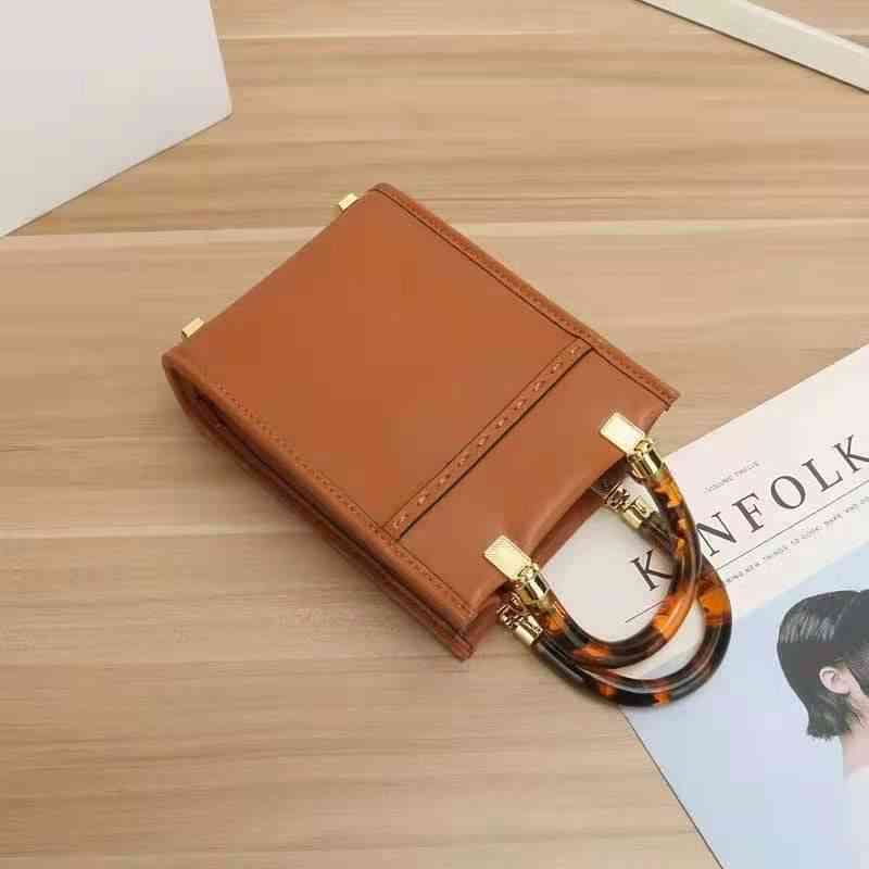 

Factory Outlet Classic women's shopping mini portable Leather Tote Bag Messenger one shoulder capacity small square bag 2022 NEW, Black 18cm high