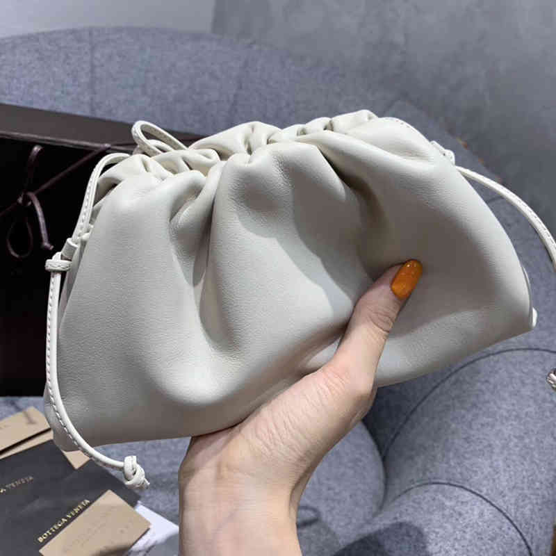 

Venetas Bottegas 2022 Bag Women's Leather Cloud Wrinkled Dumpling Armpit Soft Single Shoulder Messenger SmallU IM5R, Army green trumpet