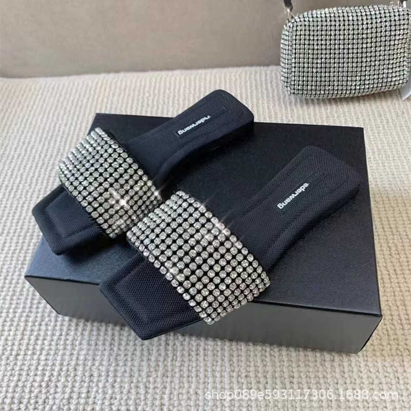 

2022 summer new aw King net Red Rhinestone open toe flat bottom flip flops women wear fashionable square head sandals, White