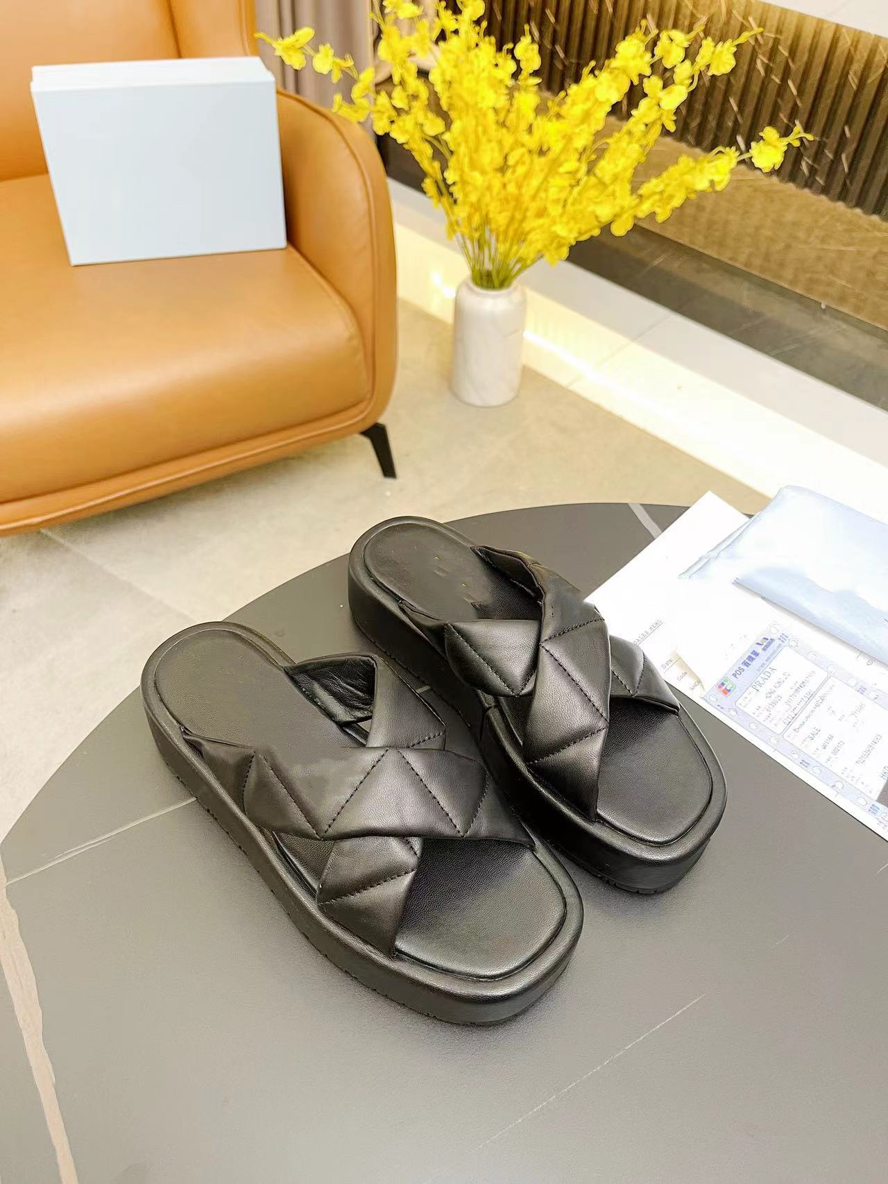 

Designer Santorini Sandals Calfskin Leather High Heel Sandal Summer Classic Legend Sandal Casual Flat Wedge Shoes Women Slippers Beach Slides 0601, 05