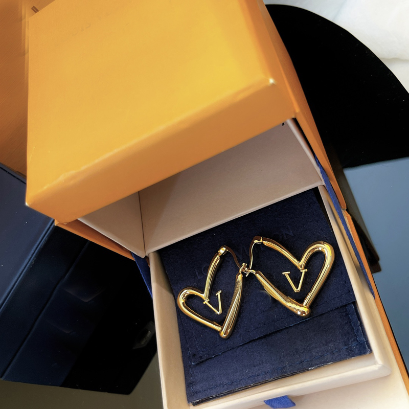 

High Quality Women Hoop Earrings Designer Jewelry Fashion Letter Love Stud Earrings Lady Luxury Gold Heart Earring Brands Orecchini 21083006