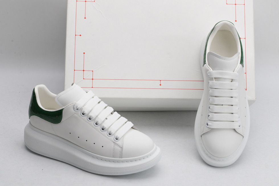 Couples petites chaussures blanches designer top version de luxe chaussures mc italien importé peau de vache en soie miroir vert queue de crocodi