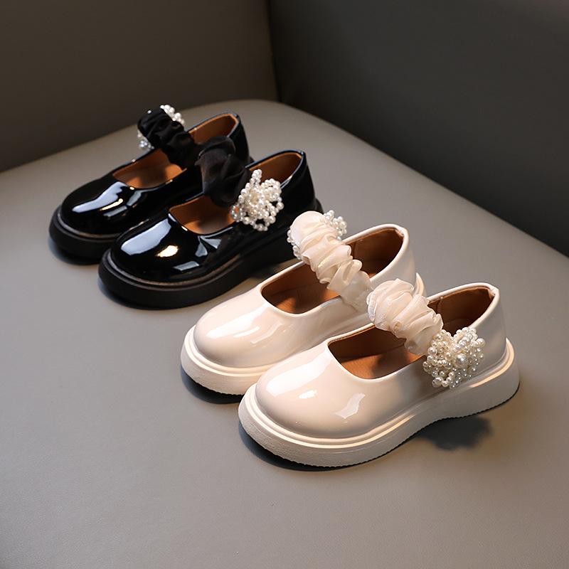 

Athletic & Outdoor Girls Princess Shoes 2022 Pearl Children's Soft-soled Leather College Style Black Student Performance Kids FlatsAthletic, Creamy-white