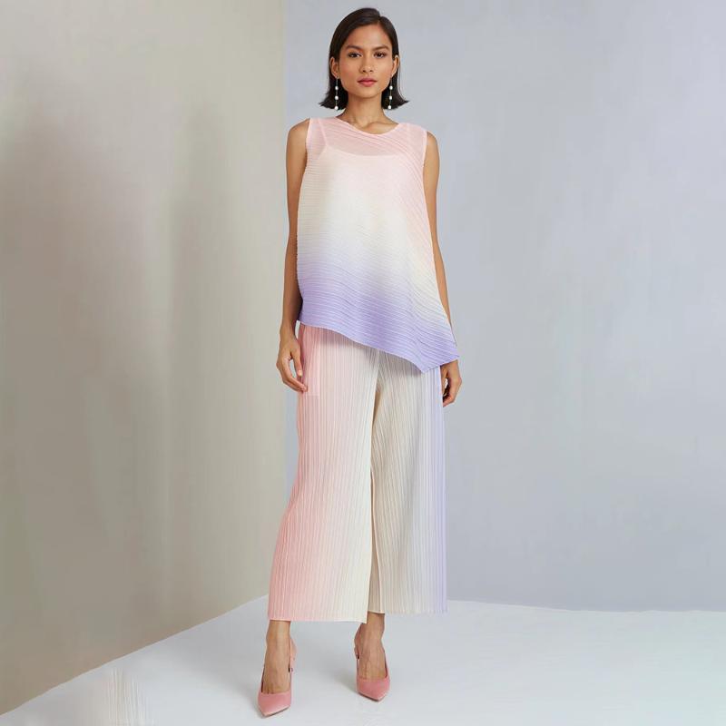

Women's T-Shirt Miyake Pleated Ladies Fashion Casual Elegant Gradient Two Piece Top Pants Suit SummerWomen's, Picture color