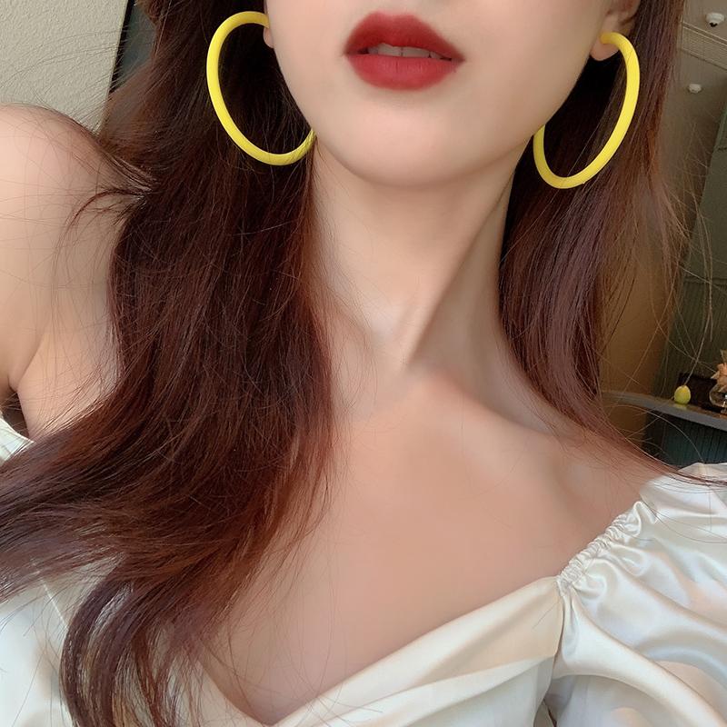 

Hoop & Huggie Pair Big Smooth Circle Women Earrings Exaggerated Ear Loop Macaron Color Simple Party Round Earring Jewelry WholesaleHoop