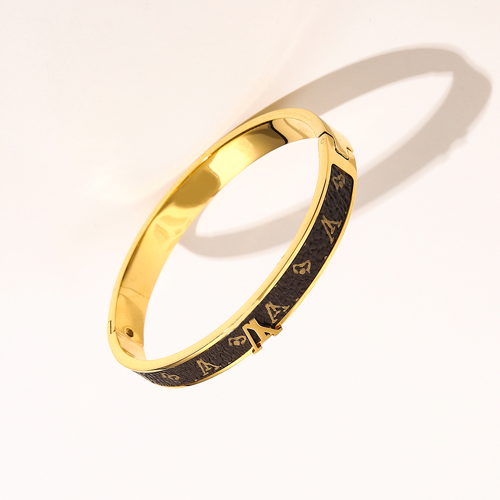 

Classic Women Designer Branded Bracelets Bangle Designers Letter Jewelry Faux Leather 18K Gold Plated Stainless steel Bracelet Womens Wedding Gifts ZG1183