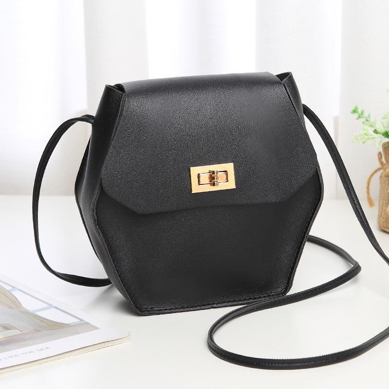 

Evening Bags Pu Leather Bag Women 2022 Hex-Shape Straw+PU Shoulder Beach Bohemian Style Crossbody Small Travel Chain Female, A-black