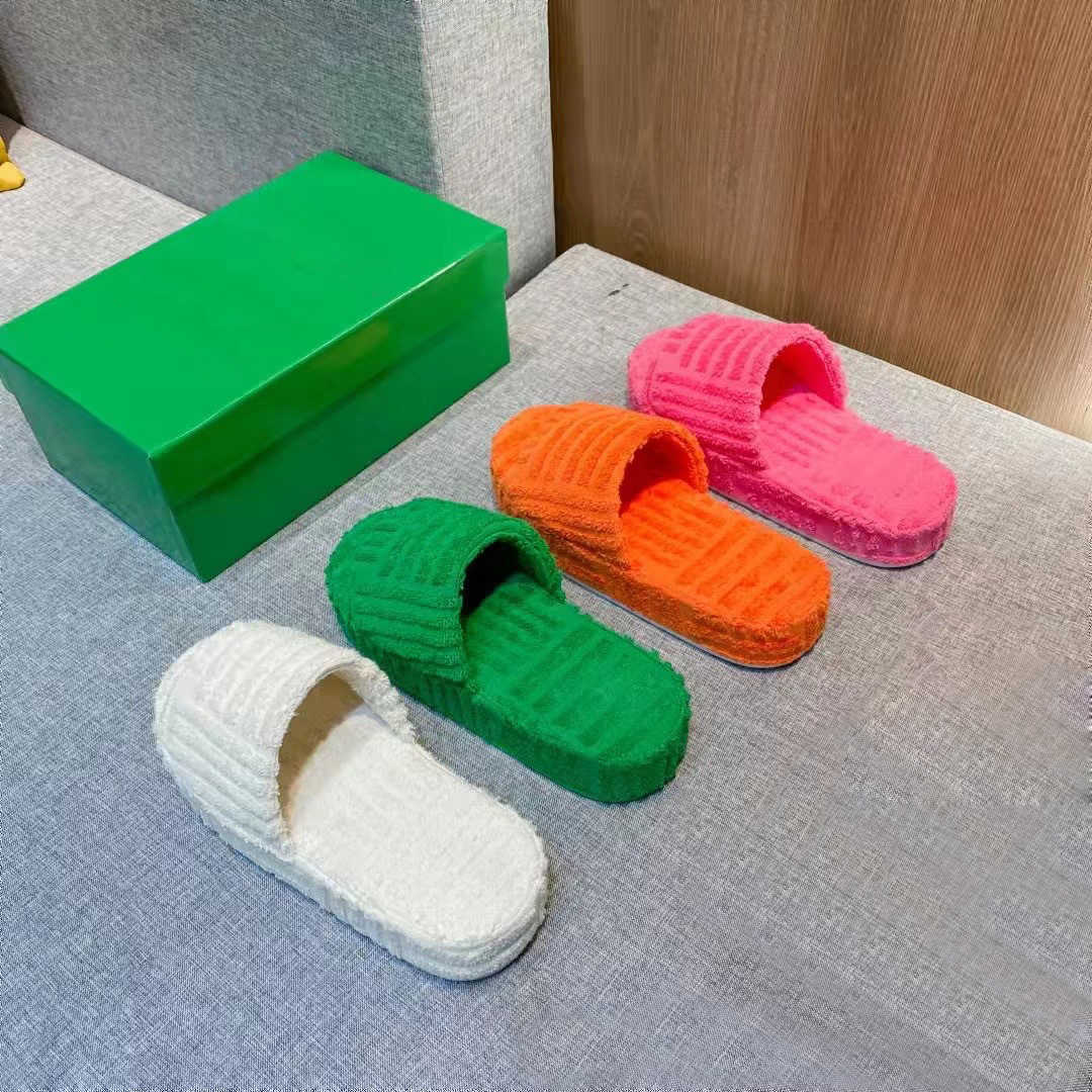 2022 Slippers Sandals Women Designer Slides Fabric Rubber fur cotton Outsole Grass Green Thick Bottom Slipper wedge fluffy resort Sponge