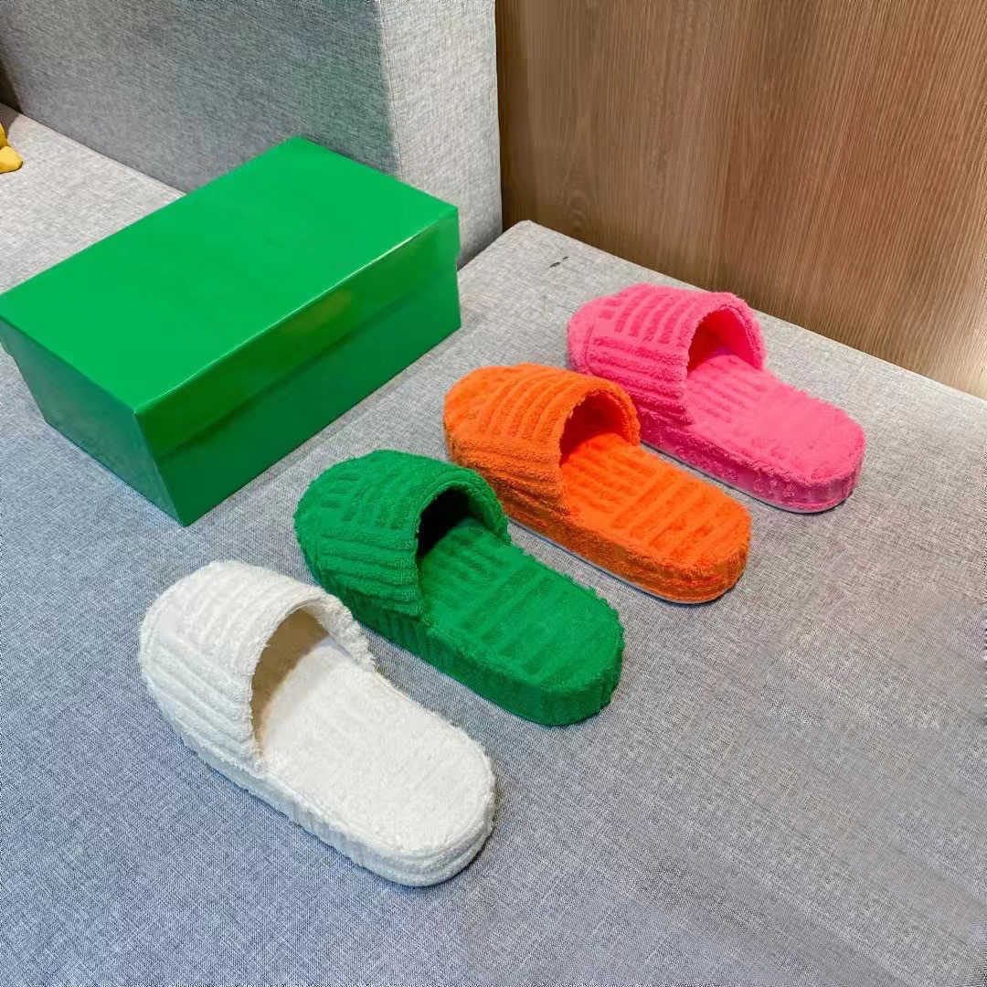 

2022 Slippers Sandals Women Designer Slides Fabric Rubber fur cotton Outsole Grass Green Thick Bottom Slipper wedge fluffy resort Sponge