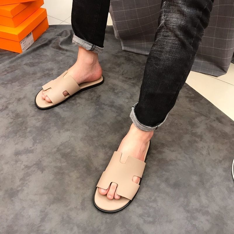 

Designer Herme Slippers Mens European Station New h Family Mens Slippers Wear 2022 Summer Tide Brand Flip Flops Shoes Home Sandals h 5FTD, Gray