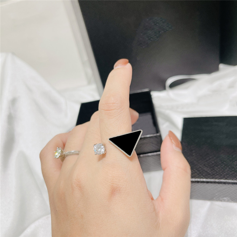 

Women Diamond Rings Enamel Designer Luxury Jewelry Fashion Vintage Triangle Engagement Rings For Woman Mens Love Ringe High Quality Rings