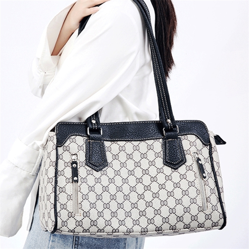 

Large capacity bag women's new style One Shoulder Messenger Bag versatile handbag, Black 7718
