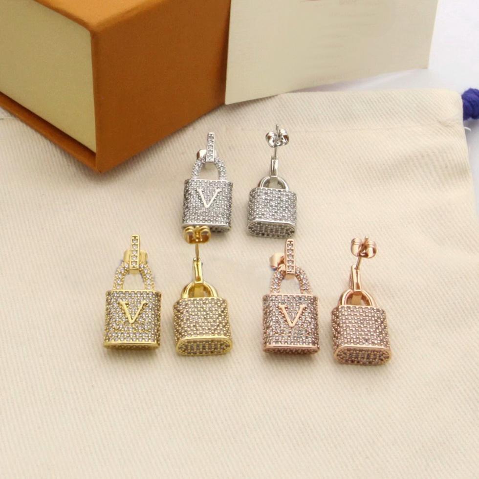

Europe America Fashion Style necklace Jewelry Sets Lady Women Gold-colour Hardware Engraved V Initials Setting Full Diamond Lock Pendant Necklace Earrings 3 Color, No original box