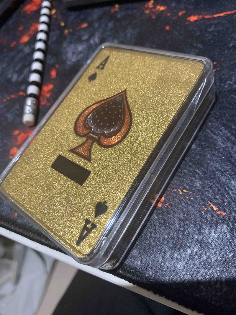 

Chess Games Fashion Personality Poker Playing Card Plastic CARDS Golden Frosted High Temperature Laser Embossing PET Waterproof Poker keychain pendant