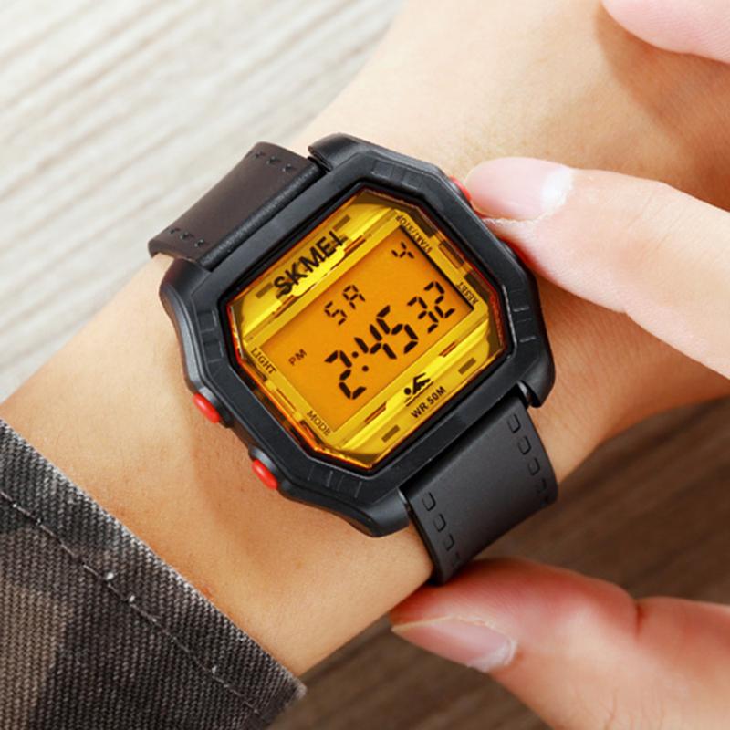

Wristwatches 1623 Luxury Sport Digital Watches Men Fashion Shockproof Wristwatch Waterproof Luminous Electronic Watch Women Brand ClockWrist, White
