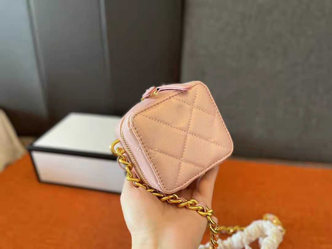 

showecomfort01 store 2022 new mini square box bag fashion laser color Lingge chain earphone bag women's small satchel fashion, Pink