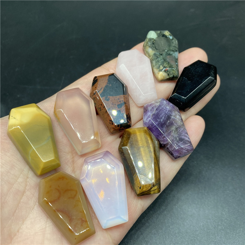 

Mini Natural Crystal Stone Ornaments Coffin Shape Reiki Healing Chakra Quartz Mineral Tumbled Gemstones Hand Piece Home Lucky Decoration Accessories Gift