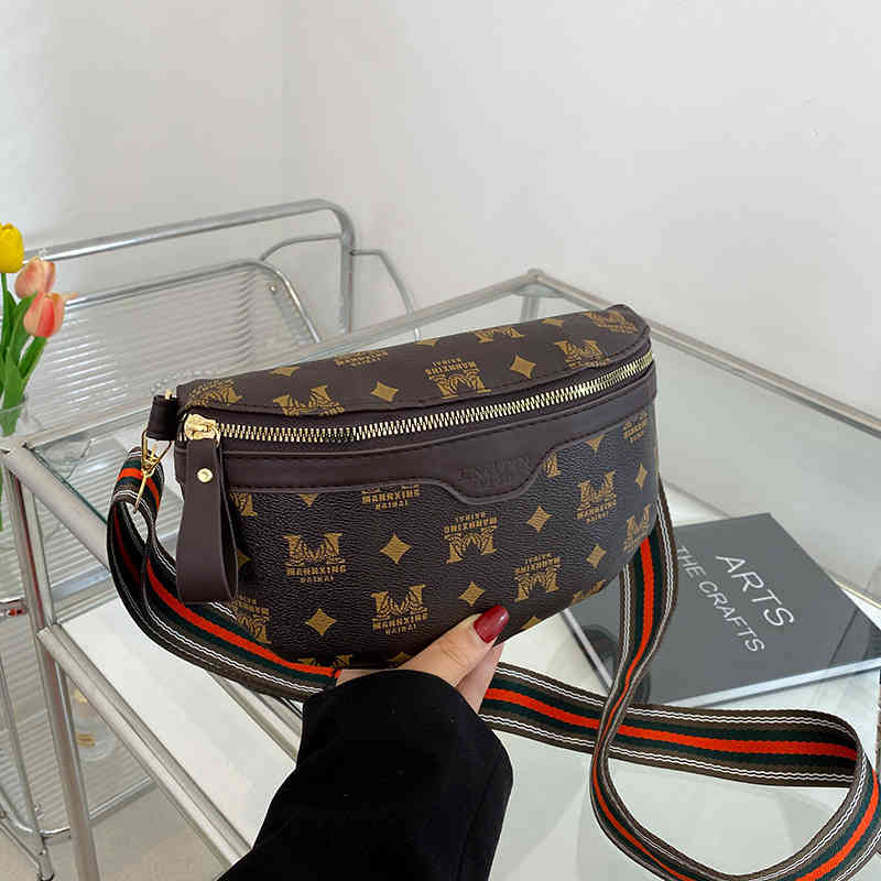 2022 New Designer Crossbody Bags 2022 Fashion Waist Color Simple Practical Single Shoulder Messenger Women's Bag Retro Letter Luxury HandBag