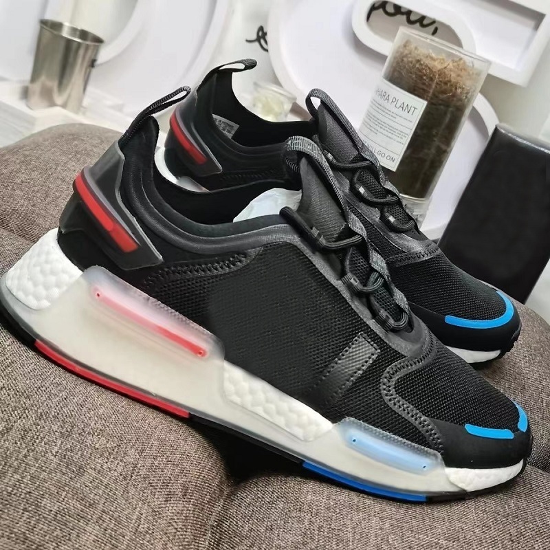 

2022 Mens Designer Running Shoes R1 V3 Sneakers OG White Iridescen Utility Green Triple Black High Quality Men Women Outdoor Trainers Size 36 - 46