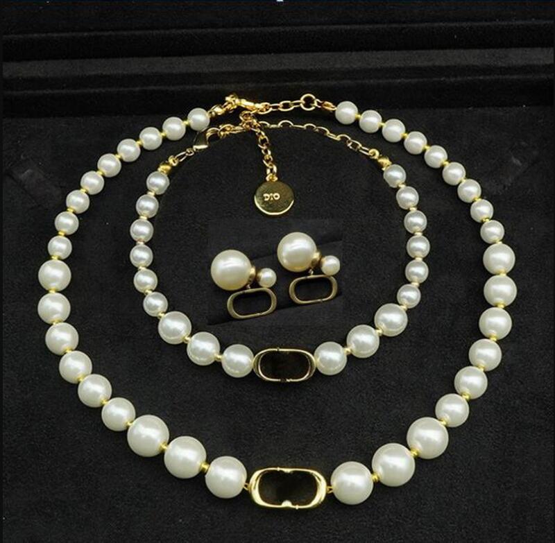 

High quality fashion pearls earring Letters Micro inlays diamonds Pendants Women delicate necklaces bracelet lovely earrings Designer Jewelry d98, Golden