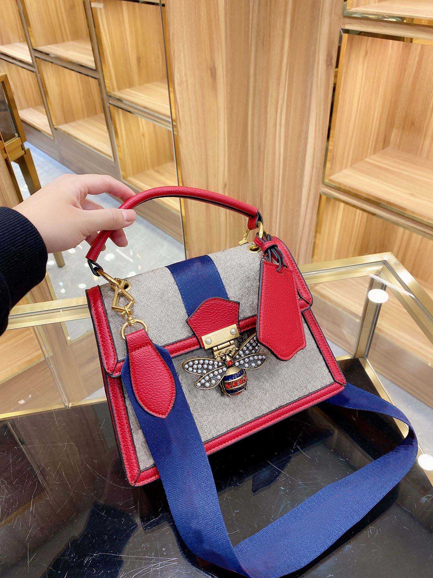 

Classic 2021 Luxurys Designers Shoulder Bags Leather Handbags Girl Fashion Women Cross Body Metallic Chain CrossBody Totes bees bag Handbag