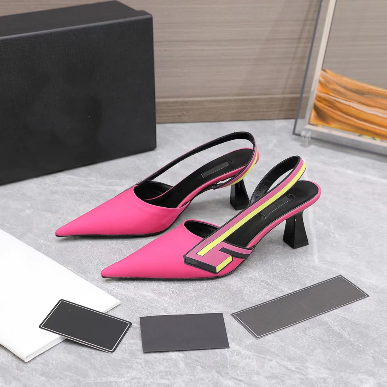 

Top-level Brand Joint Design Women Sandals Slides Spring Runway Look Classic Point Toes Slip-on Leather Shoes Fashion Party Graceful Ladies Designer High Heel Sandal, Color1