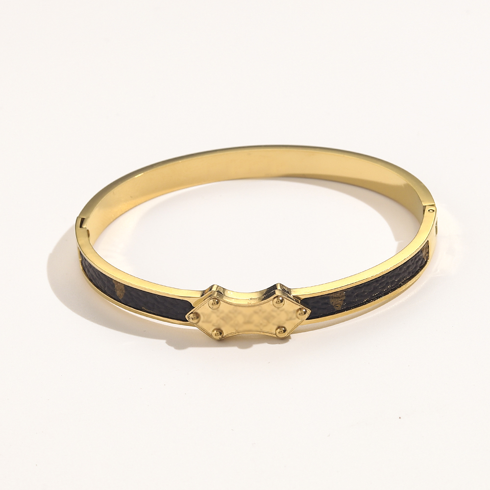 

Designer Branded Bracelets Women Bangle Designer Jewelry Faux Leather 18K Gold Plated Stainless steel Bracelet Womens Wedding Gifts ZG1427