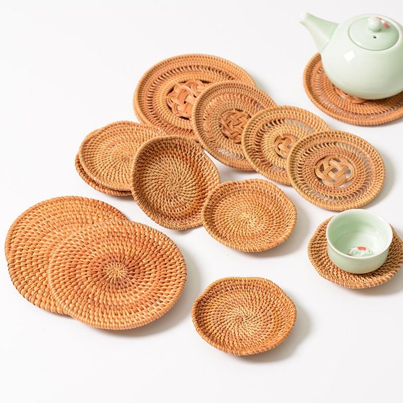 

Mats & Pads Round Handmade Natural Rattan Coasters Cup Base Plates Creative Gift For Kitchen Table Drinks Crafts Heat Resistant