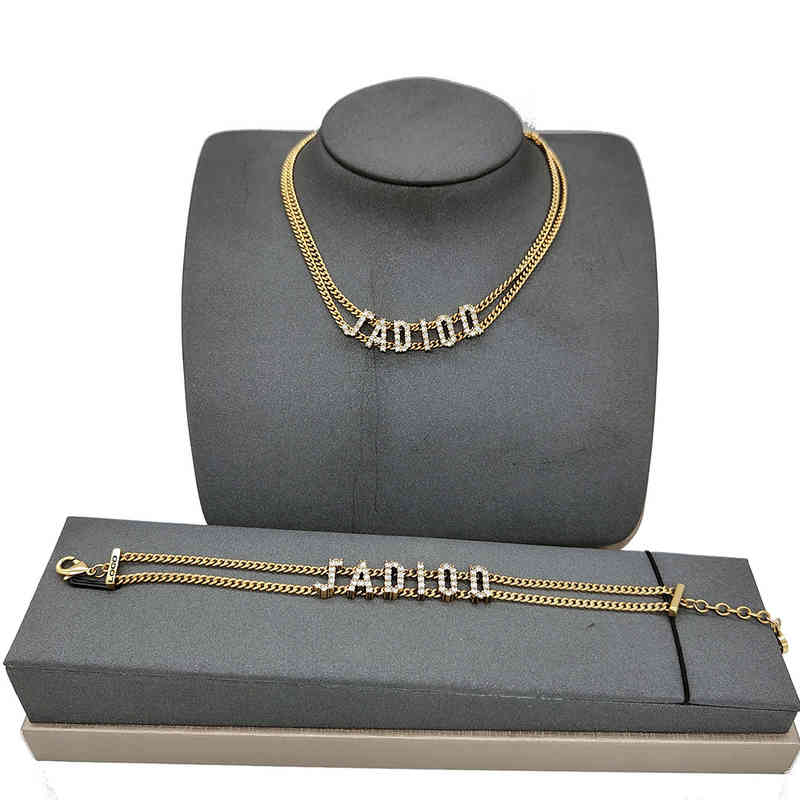 D Bracelet Double couche simple lettre tendance rouge même Batch2022 Luxury Brand Fashion Design Collier polyvalent
