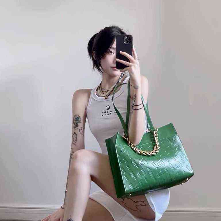 

Popular online trend versatile fashion new Peco tote bag leather Unisex overnight one shoulder Mommy, Green texture
