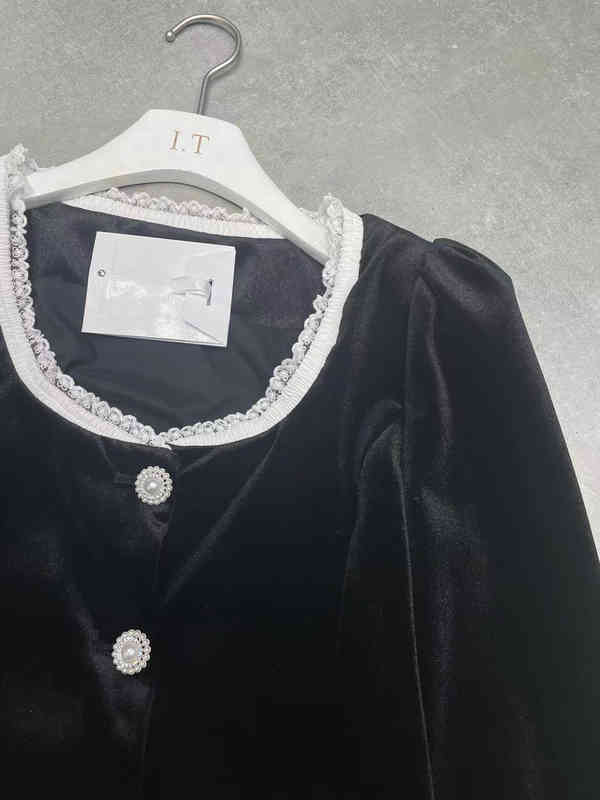 

elegant velvet lace square neck short top women' Spring Long Sleeve Button Shirt, Black