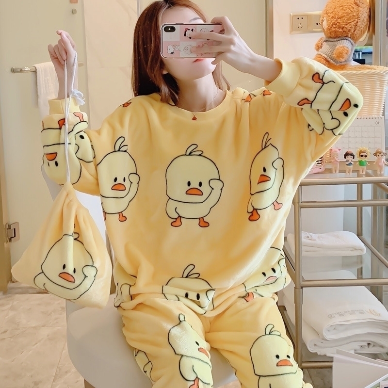 

Winter Women Flannel Pajamas Set Cartoon Little Yellow Duck Round Neck Sleepwear Thickened Warm Pyjamas Home Clothing Y200425, Photo color
