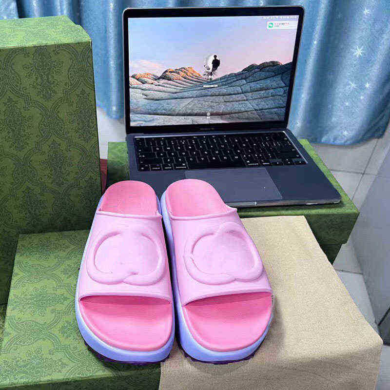

women wear out 2022 summer new thick soled high fashion beach flat slippers, Box