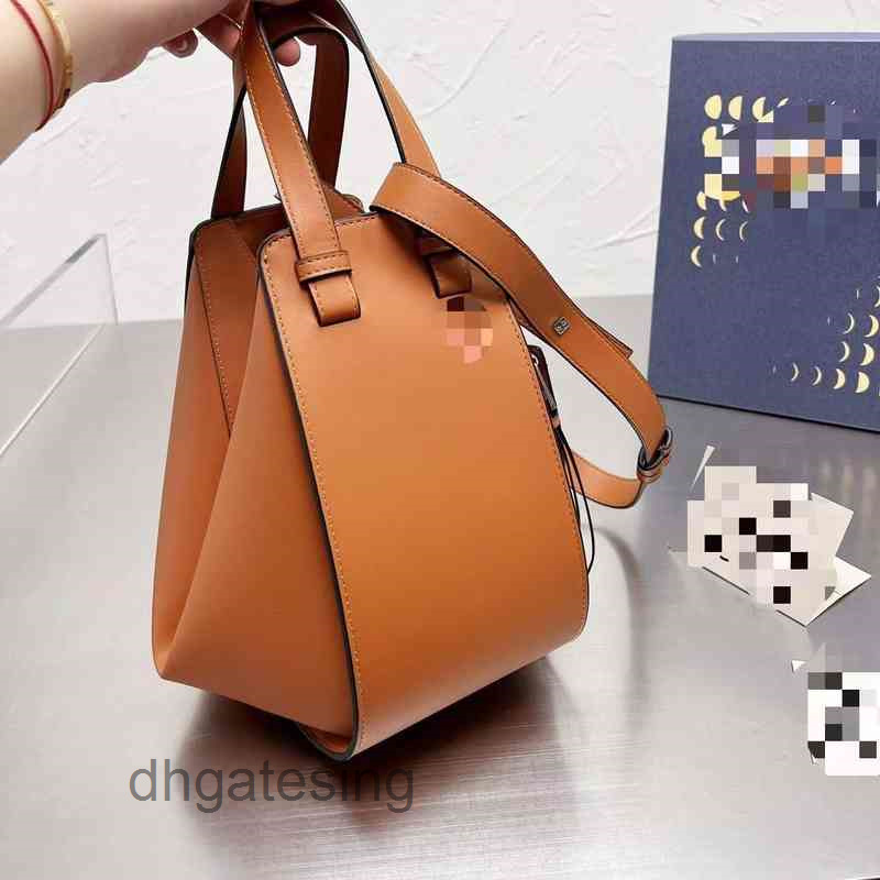 Sac Loews Sac Hamac 2022 sac à main Femme Femme Designer Bucket Bucket Cow Hide Messenger Couleur solide Mini Tendance des jeunes PN6M